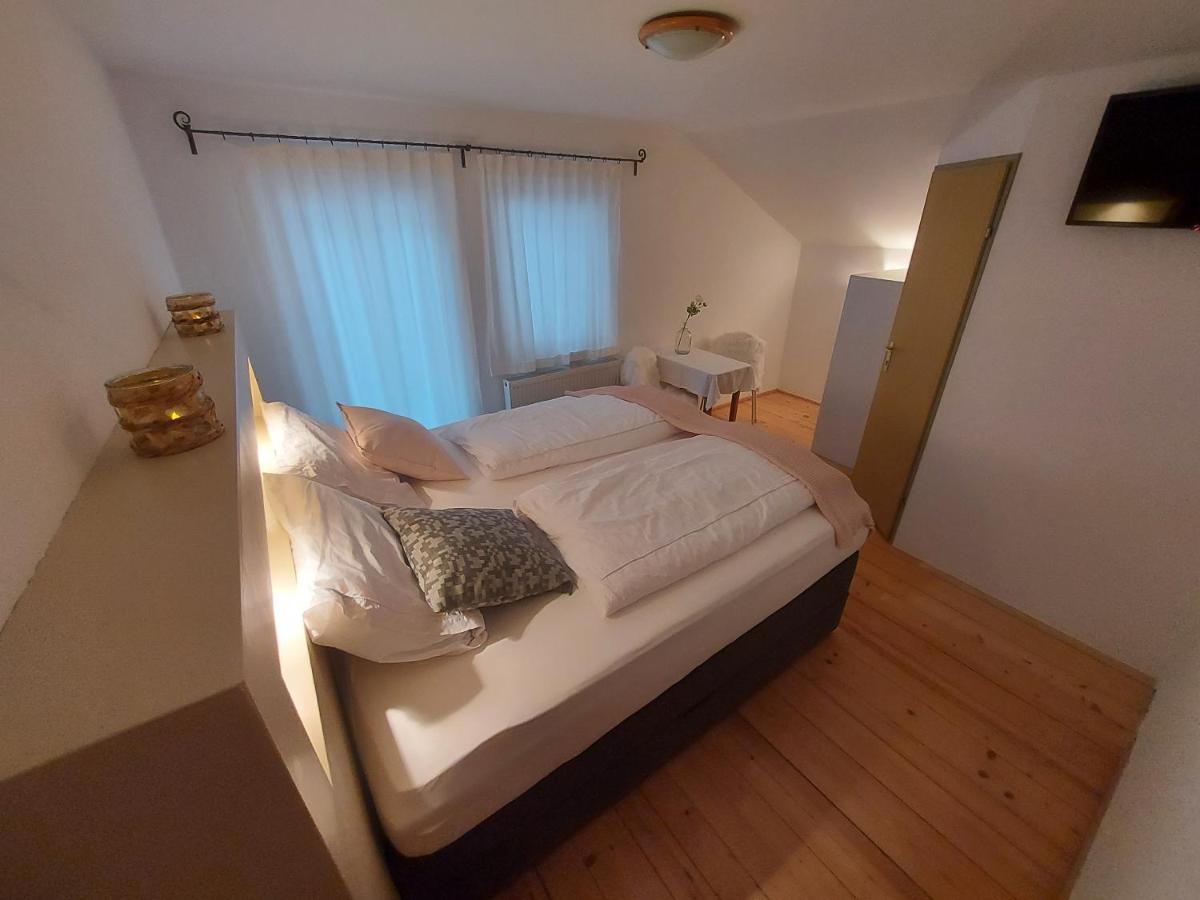Zum Schneider Bed & Breakfast Finkenberg Exterior photo